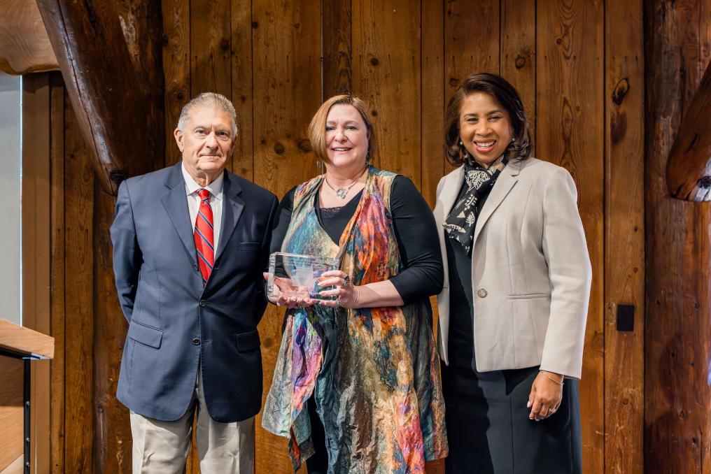 Pictured above: (from left) Nebraska Chief Justice Michael Heavican, Doris Huffman, CCJ President Chief Judge Anna Blackburne-Rigsby. Photo credit Tom Lebsack
